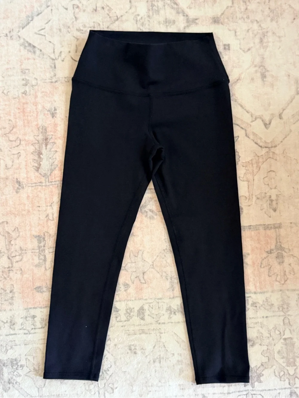 NWT ALO High-Waist Airbrush Capri -Black